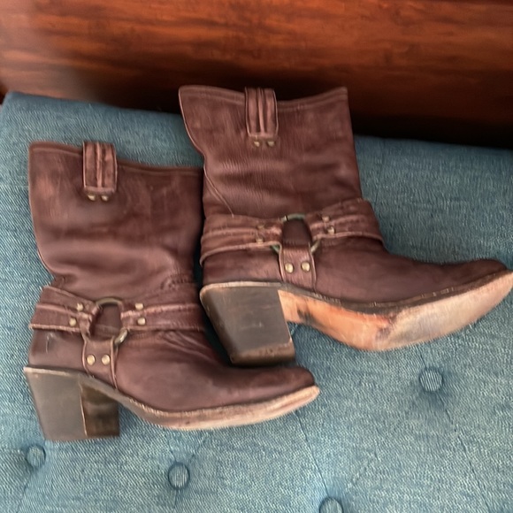Frye distressed leather engineer boots in great condition! - Picture 3 of 8